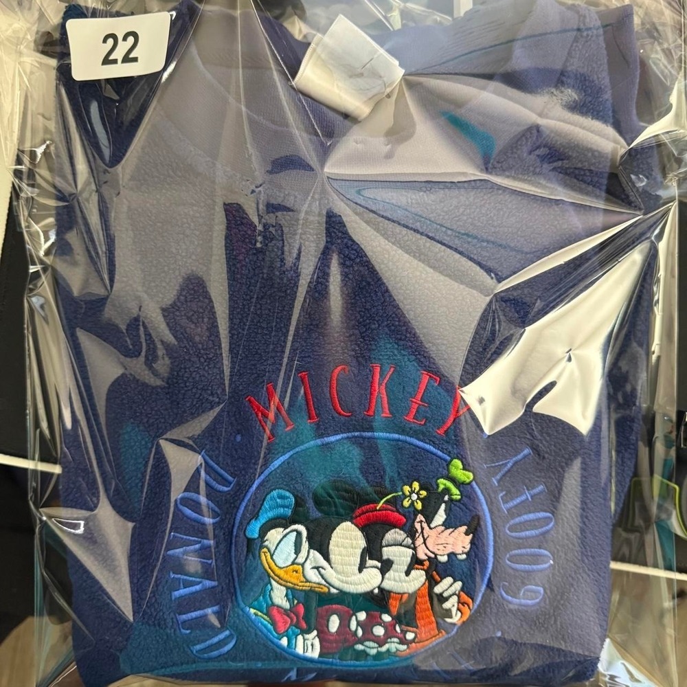 Disney vintage Mickey Mouse crewneck sweatshirt  Mickey, Donald, Goofy & Minnie - Picture 7 of 7
